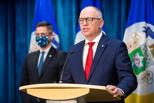 MIKAELA MACKENZIE / WINNIPEG FREE PRESS

Finance chair Scott Gillingham (front) and mayor Brian Bowman present the preliminary budget to the media at City Hall in Winnipeg on Friday, Nov. 26, 2021. For Joyanne story.
Winnipeg Free Press 2021.