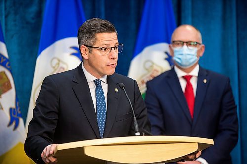 MIKAELA MACKENZIE / WINNIPEG FREE PRESS

Mayor Brian Bowman (front) and finance chair Scott Gillingham present the preliminary budget to the media at City Hall in Winnipeg on Friday, Nov. 26, 2021. For Joyanne story.
Winnipeg Free Press 2021.