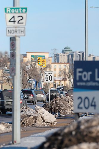 SHANNON VANRAES / WINNIPEG FREE PRESS
A sign indicates a speed limit of 60 kms per hour on Pembina Hwy. November 27, 2021.