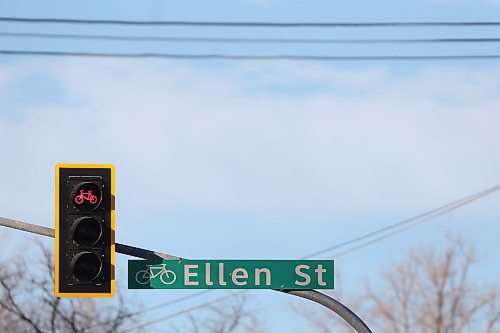 SHANNON VANRAES / WINNIPEG FREE PRESS
Signage on central Winnipeg bike lanes as seen November 27, 2021.