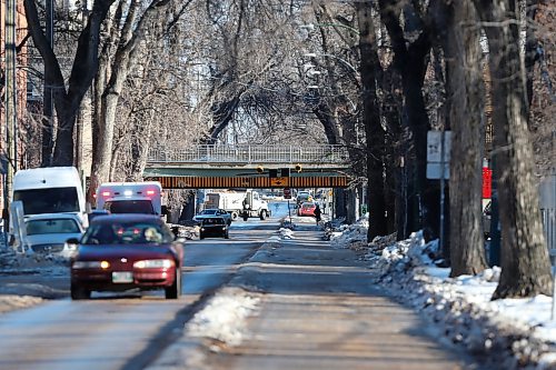 SHANNON VANRAES / WINNIPEG FREE PRESS
The Assiniboine Ave. bike lane on November 27, 2021.