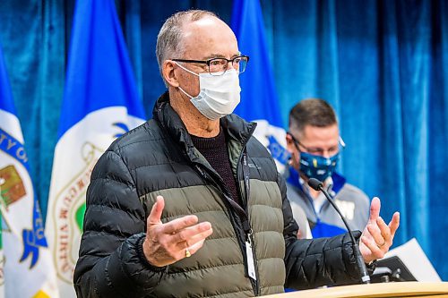 MIKAELA MACKENZIE / WINNIPEG FREE PRESS

Sportscaster Bob Irving speaks after being surprised with a Community Service Award at City Hall in Winnipeg on Monday, Nov. 29, 2021. For Joyanne story.
Winnipeg Free Press 2021.