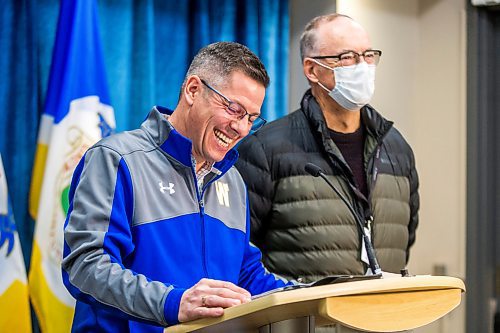 MIKAELA MACKENZIE / WINNIPEG FREE PRESS

Mayor Brian Bowman (left) speaks before surprising sportscaster Bob Irving with a Community Service Award at City Hall in Winnipeg on Monday, Nov. 29, 2021. For Joyanne story.
Winnipeg Free Press 2021.