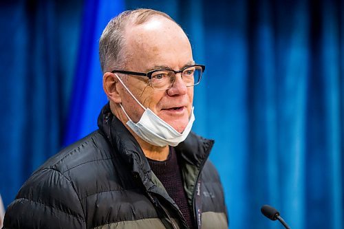 MIKAELA MACKENZIE / WINNIPEG FREE PRESS

Sportscaster Bob Irving speaks after being surprised with a Community Service Award at City Hall in Winnipeg on Monday, Nov. 29, 2021. For Joyanne story.
Winnipeg Free Press 2021.