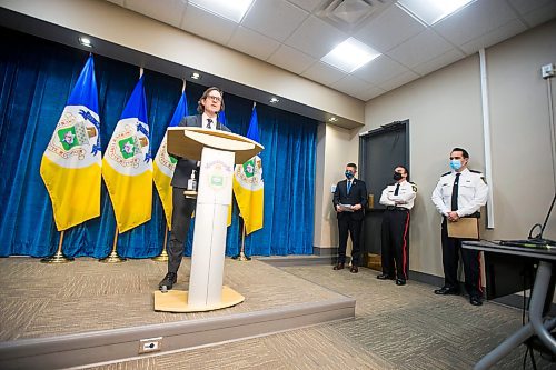 MIKAELA MACKENZIE / WINNIPEG FREE PRESS

Shared Health Crisis Response Services medical director Dr. James Bolton (left) speaks as Brian Bowman, Danny Smyth, and Chris Puhach listen at a press conference announcing the Alternative Response to Citizens in Crisis pilot project in Winnipeg on Monday, Nov. 29, 2021. For Joyanne story.
Winnipeg Free Press 2021.