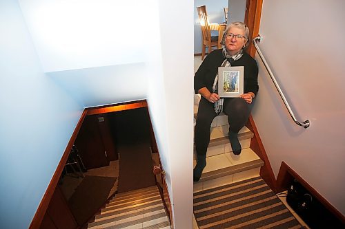 JOHN WOODS / WINNIPEG FREE PRESS
Barbara Halabut is photographed at her home in Winnipeg on Monday, November 29, 2021. Her husband Greg has been ill and a participant in the health care system and she is annoyed at some of the care they&#x576;e received.

Re: