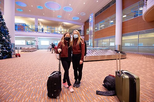 Mike Sudoma / Winnipeg Free Press
(Left to Right) Third, Kaitlyn Lawes and Lead, Dawn McEwen, of Team Jennifer Jones, return to Winnipeg after being announced that their team will be representing Canada in the 2022 Beijing Olympics in February
November 29, 2021