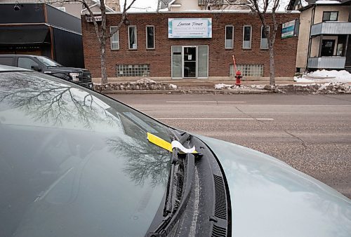 JESSICA LEE / WINNIPEG FREE PRESS

A car which was ticketed for $150 for parking during the parking ban is photographed on Sherbrook Street on November 30, 2021.














