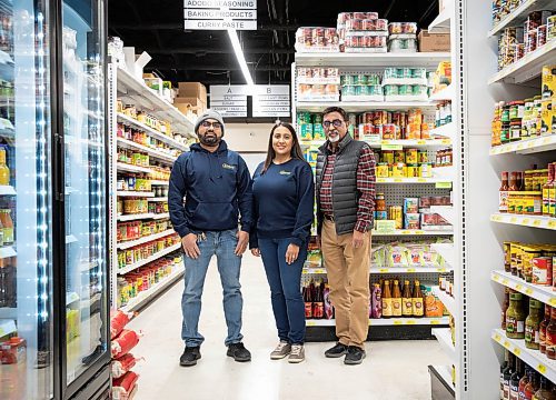 JESSICA LEE / WINNIPEG FREE PRESS

Dinu Tailor (right), owner of Dino&#x2019;s Grocery Mart, is photographed at his store with daughter Neeti Varma and son-in-law Rajan Varma on November 30, 2021.

Reporter: Dave















