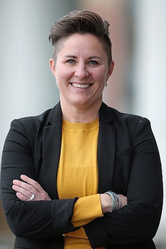 SHANNON VANRAES / WINNIPEG FREE PRESS
Amanda Leuschen, vice-president of strategic partnerships and philanthropy at United Way Winnipeg, on December 1, 2021.