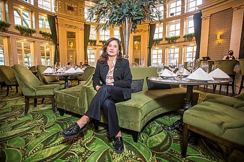 MIKAELA MACKENZIE / WINNIPEG FREE PRESS

Sommelier Christopher Sprague poses for a portrait in the Oval Room Brasserie at the Fort Garry Hotel in Winnipeg on Wednesday, Dec. 1, 2021. For Ben Sigurdson story.
Winnipeg Free Press 2021.