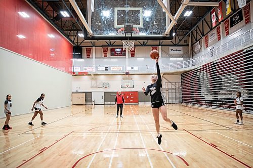 JESSICA LEE / WINNIPEG FREE PRESS

Wesmen basketball player Anna Kernaghan is photographed at practice at the Duckworth Centre on December 1, 2021.

Reporter: Mike S











