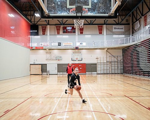 JESSICA LEE / WINNIPEG FREE PRESS

Wesmen basketball player Anna Kernaghan is photographed at practice at the Duckworth Centre on December 1, 2021.

Reporter: Mike S











