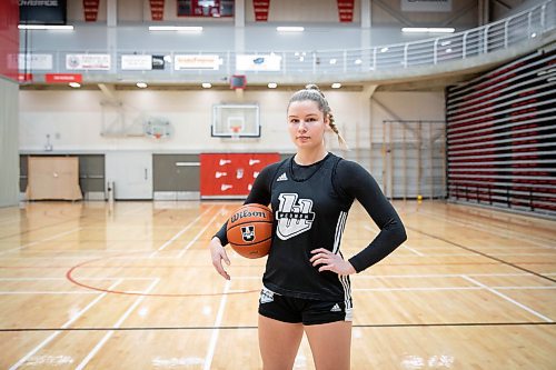 JESSICA LEE / WINNIPEG FREE PRESS

Wesmen basketball player Anna Kernaghan is photographed before practice at the Duckworth Centre on December 1, 2021.

Reporter: Mike S











