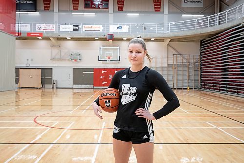 JESSICA LEE / WINNIPEG FREE PRESS

Wesmen basketball player Anna Kernaghan is photographed before practice at the Duckworth Centre on December 1, 2021.

Reporter: Mike S










