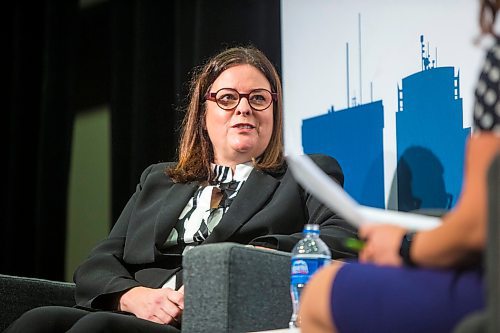 MIKAELA MACKENZIE / WINNIPEG FREE PRESS

Premier Heather Stefanson has a fireside chat with Winnipeg Chamber board chair Liz Choi at a Chamber of Commerce luncheon at the RBC Convention Centre in Winnipeg on Thursday, Dec. 2, 2021. For Carol/Tom story.
Winnipeg Free Press 2021.