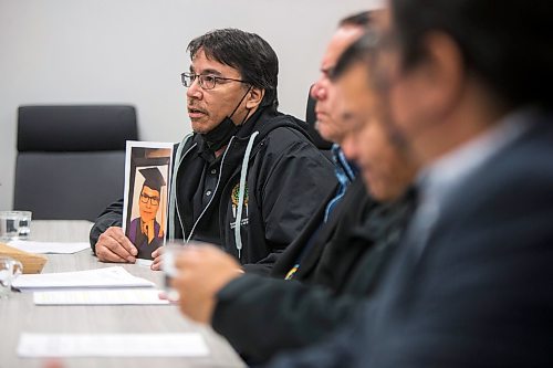 MIKAELA MACKENZIE / WINNIPEG FREE PRESS

God's Lake chief Hubert Watt reacts to the final IIU report on the shooting of Stewart Andrews in Winnipeg on Thursday, Dec. 2, 2021. For Katie May story.
Winnipeg Free Press 2021.