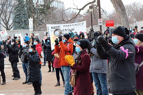 TYLER SEARLE / WINNIPEG FREE PRESS



Hundreds rallied on the steps of the UM administrative building in support of UFMA strike.



December 2, 2021

Winnipeg Free Press 2021