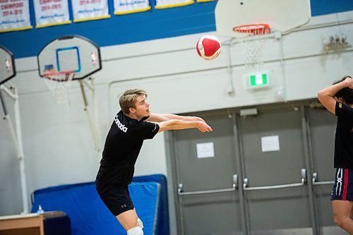 Mike Sudoma / Winnipeg Free Press
Sammy Ludwig of the Westgate Wings Varsity Boys volleyball team makes a pass during practice Thursday night 
December 2, 2021