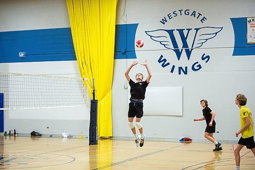 Mike Sudoma / Winnipeg Free Press
(Left to right) Sammy Ludwig of the Westgate Wings Varsity Boys volleyball team jump sets the ball during a drill at practice Thursday night 
December 2, 2021