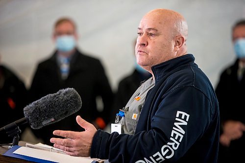 MIKAELA MACKENZIE / WINNIPEG FREE PRESS

Dr. Anthony Herd, site medical lead at the Selkirk Regional Health Centre, speaks at a health care announcement at the Selkirk Regional Health Centre on Friday, Dec. 3, 2021. For Danielle Da Silva story.
Winnipeg Free Press 2021.