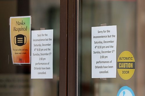 SHANNON VANRAES / WINNIPEG FREE PRESS
Signs on the doors of the The Royal Manitoba Theatre Centre let patrons know an adaptation of Virginia Wolf&#x2019;s Orlando has been cancelled on December 5, 2021.