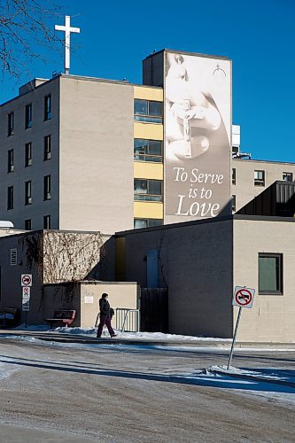 MIKE DEAL / WINNIPEG FREE PRESS
The Holy Family Home a personal care home at 165 Aberdeen Avenue, has instituted a mandatory vaccine policy for all its staff after suffering a COVID-19 outbreak involving an unvaccinated employee that infected two residents and claimed the life of a woman in her 90s. Holy Family Home, a 317-bed personal care home operated by the Sisters Servants of Mary Immaculate, issued a bulletin to families on November 19 that a COVID-19 outbreak had been declared in its St. Michael’s-5A unit. The bulletin said the outbreak involved one staff member and one resident in her 90s who later died on Nov. 23.
211206 - Monday, December 06, 2021.