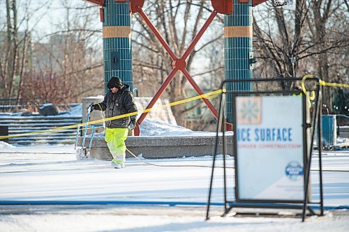 Mike Sudoma / Winnipeg Free Press
Justin Prescott prepares the ice skating rink at The Forks Monday afternoon. With the colder temperatures scheduled for this week, Prescott hopes the rink will be ready for skaters by Friday.
December 6, 2021 