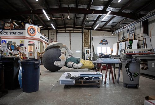 JESSICA LEE / WINNIPEG FREE PRESS

Transcona&#x2019;s Hi Neighbour Sam statue is photographed in Mathew Friesen&#x2019;s studio on December 6, 2021. He is currently restoring the statue by chipping away paint and assessing the need for repairs.

Reporter: Tyler












