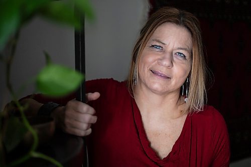 Daniel Crump / Winnipeg Free Press. Veronika Kanya in the living room of Kanya&#x573; home. Veronika became blind at age 25 and teaches jujitsu as a self defence instructor. December 8, 2021.