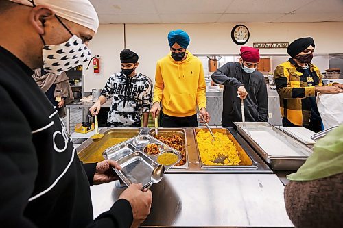 PRABHJOT SINGH / WINNIPEG FREE PRESS

As everyone picks up their own utensils and wait for their turn to be served by the volunteers at the gurdwara.
In the community kitchen of Gurdwara Singh Sahab on Sturgeon Road in Winnipeg, a five-course meal is prepared by a host of Sikh devotees for the weekly Sunday langar.

