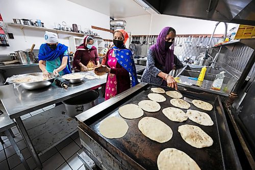 PRABHJOT SINGH / WINNIPEG FREE PRESS

Volunteers can be seen preparing the bread, which is known as roti and every week the usual consumption is upto 40kgs of flour which can feed up to 100 devotees on a day.
In the community kitchen of Gurdwara Singh Sahab on Sturgeon Road in Winnipeg, a five-course meal is prepared by a host of Sikh devotees for the weekly Sunday langar.

