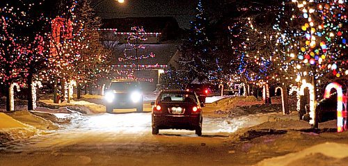 BORIS MINKEVICH / WINNIPEG FREE PRESS  07121 Xmas lights on Foxmeadow Drive, otherwise known as Candy Cane Lane. Lindenwoods christmas lights.