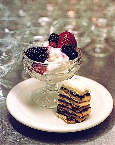 MIKE APORIUS/WINNIPEG FREE PRESS Iclandic food -dessert -Skyr, a thick sour cream, with berries and vinarterta, a prune layer cake Feb.23/2002