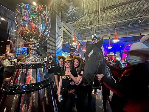 MELISSA MARTIN / WINNIPEG FREE PRESS

Hamilton - December 9, 2021.

Fans gather to take photos with the horse at the Calgary Grey Cup Committee party in Hamilton on Thursday evening.

