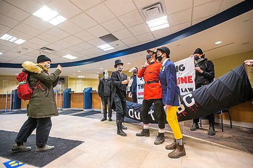 MIKAELA MACKENZIE / WINNIPEG FREE PRESS

Manitoba Energy Justice Coalition members perform a skit for a live video during a sit-in in support of the Wet'suwet'en at a downtown RBC bank in Winnipeg on Friday, Dec. 10, 2021. The group is calling for funders of the Coastal Gaslink pipeline to withdraw their support. Standup.
Winnipeg Free Press 2021.