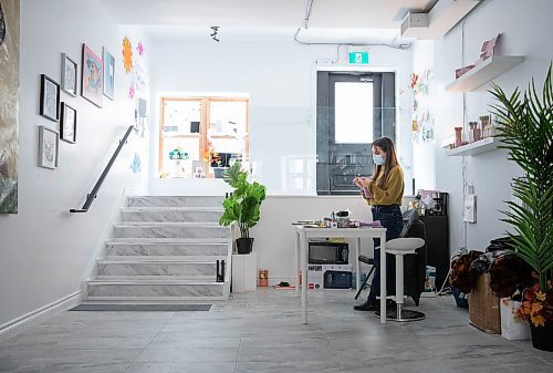 JESSICA LEE / WINNIPEG FREE PRESS

Sholeth Choquette, 22, is one of two entrepreneurs who started Seduta Art, an art shop in the Exchange District. She is photographed on December 9, 2021.











