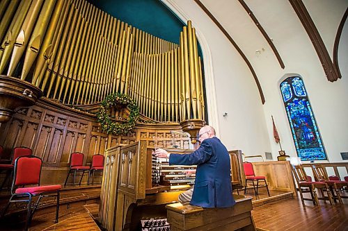 MIKAELA MACKENZIE / WINNIPEG FREE PRESS

Don Menzies, who is resuming his organ recital this year, plays the organ at Westminster United Church in Winnipeg on Friday, Dec. 10, 2021. For Brenda story.
Winnipeg Free Press 2021.