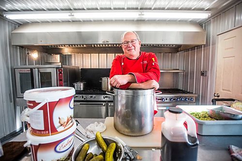 MIKAELA MACKENZIE / WINNIPEG FREE PRESS

Roger Wilton poses for a portrait while making soup in his commercial kitchen near Beausejour on Monday, Dec. 13, 2021. For Dave Sanderson story.
Winnipeg Free Press 2021.