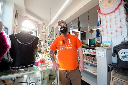 Mike Sudoma / Winnipeg Free Press
Keith Proulx, Owner of Cree Ations and Artist Showcase, inside the front of his shop/workshop on Main St Monday afternoon
December 13, 2021 
