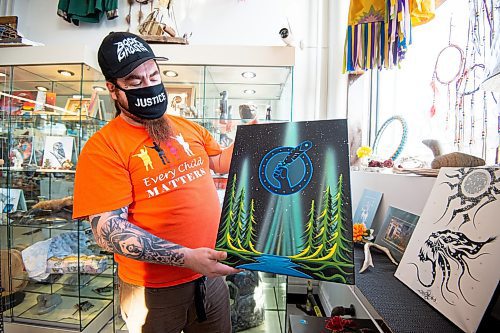 Mike Sudoma / Winnipeg Free Press
&#x201c;Art is a way to keep things current&#x201d; says Keith Proulx as he proudly shows off a painting he did that represents the &#x201c;Idle No More&#x201d; movement in his Main St shop Monday afternoon
December 13, 2021 
