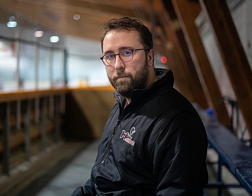 JESSICA LEE / WINNIPEG FREE PRESS

Ian McArton, Hockey Winnipeg executive director, poses for a photo on December 14, 2021 at Charles Barbour Arena.

Reporter: Chris










