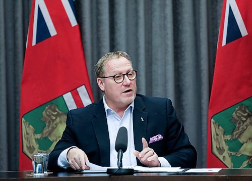 RUTH BONNEVILLE / WINNIPEG FREE PRESS

LOCAL - finance

Finance Minister Scott Fielding presents the 
2021-22 Mid-Year Report &#x2013; Fiscal and Economic Update at a press conference at Legislative Building, Friday.

Dec 17th,  2021
