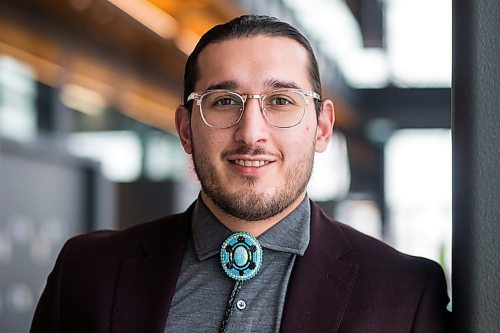 MIKAELA MACKENZIE / WINNIPEG FREE PRESS

Noah Wilson, business development manager for Indigenous Young Entrepreneurs at Futurpreneur Canada, poses for a portrait in Winnipeg on Friday, Dec. 17, 2021. For Malak story.
Winnipeg Free Press 2021.