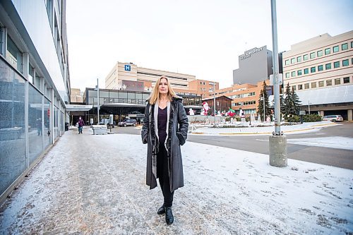 MIKAELA MACKENZIE / WINNIPEG FREE PRESS

Christine Peschken, head of rheumatology, poses for a portrait at the Health Sciences Centre in Winnipeg on Friday, Dec. 17, 2021. For Dylan story.
Winnipeg Free Press 2021.