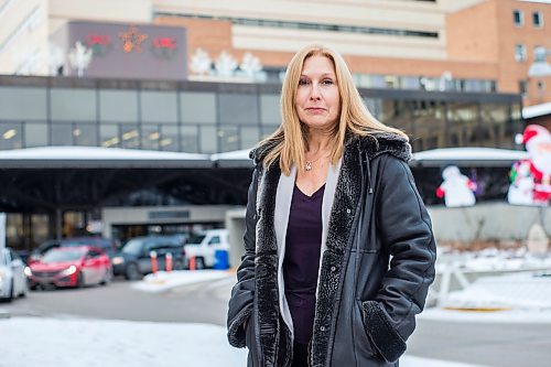 MIKAELA MACKENZIE / WINNIPEG FREE PRESS

Christine Peschken, head of rheumatology, poses for a portrait at the Health Sciences Centre in Winnipeg on Friday, Dec. 17, 2021. For Dylan story.
Winnipeg Free Press 2021.