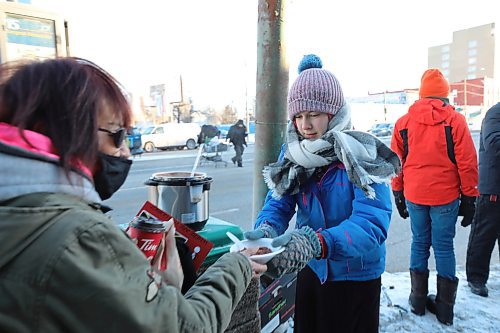 RUTH BONNEVILLE / WINNIPEG FREE PRESS

 Standup - Youth Outreach

Heidi Barry serves hot chili to people at a bus stop on Main Street as part of her church's youth outreach program Saturday afternoon.  



Dec 18th,  2021
