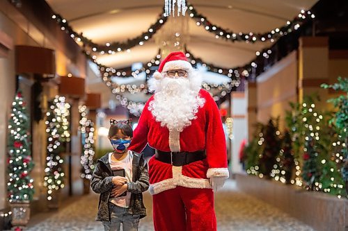 Mike Sudoma / Winnipeg Free Press
Santa (Bill Greenwalt) shares a moment with Honey Bourassa at the Indigenous Arts Market held at Canad Inns Polo Park Sunday morning
December 19, 2021 