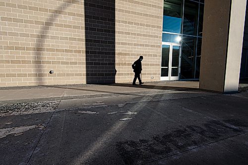 Mike Sudoma / Winnipeg Free Press
A man with a cane walks past there RBC Convention Centre on Edmonton St during a cold Monday afternoon
December 16, 2021 