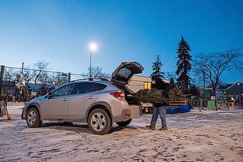 Mike Sudoma / Winnipeg Free Press
Allan Garland puts a freshly purchased tree from the 67th Winnipeg Scout Group Christmas Tree Lot into his car after having Christmas plans change last minute due to Covid 19 concerns Monday evening
December 20, 2021 
